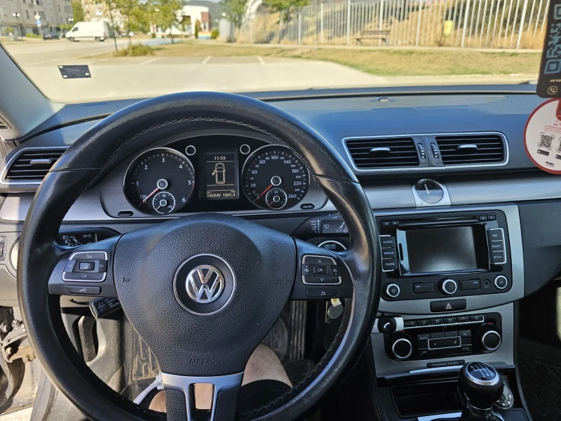 VW Passat 1.6tdi, снимка 7 - Автомобили и джипове - 48279615