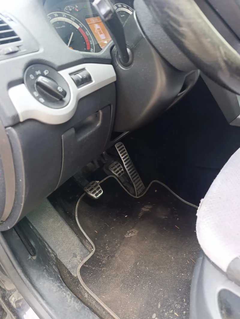 Skoda Octavia 2.0TDI VRS , снимка 12 - Автомобили и джипове - 51199158