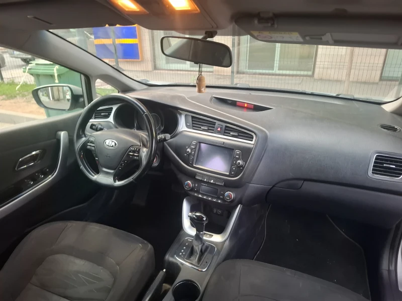 Kia Ceed SW, снимка 8 - Автомобили и джипове - 52517604