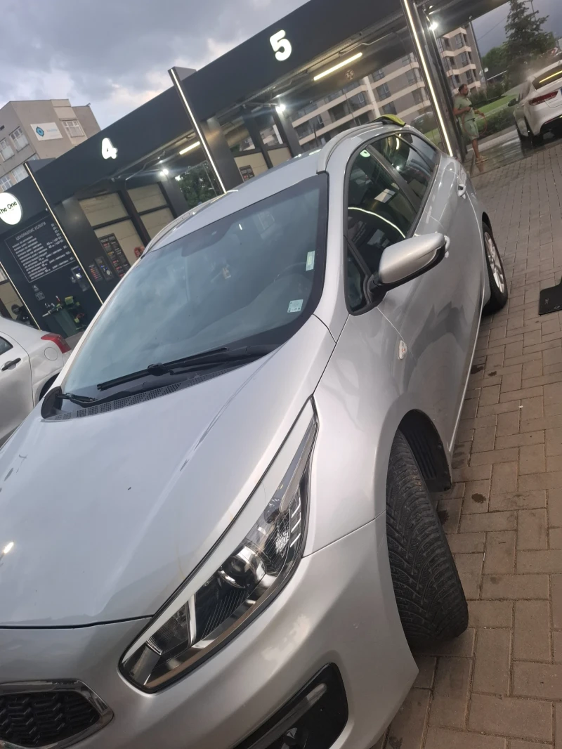 Kia Ceed SW, снимка 10 - Автомобили и джипове - 52517604