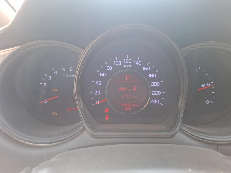 Kia Ceed SW, снимка 4 - Автомобили и джипове - 52517604