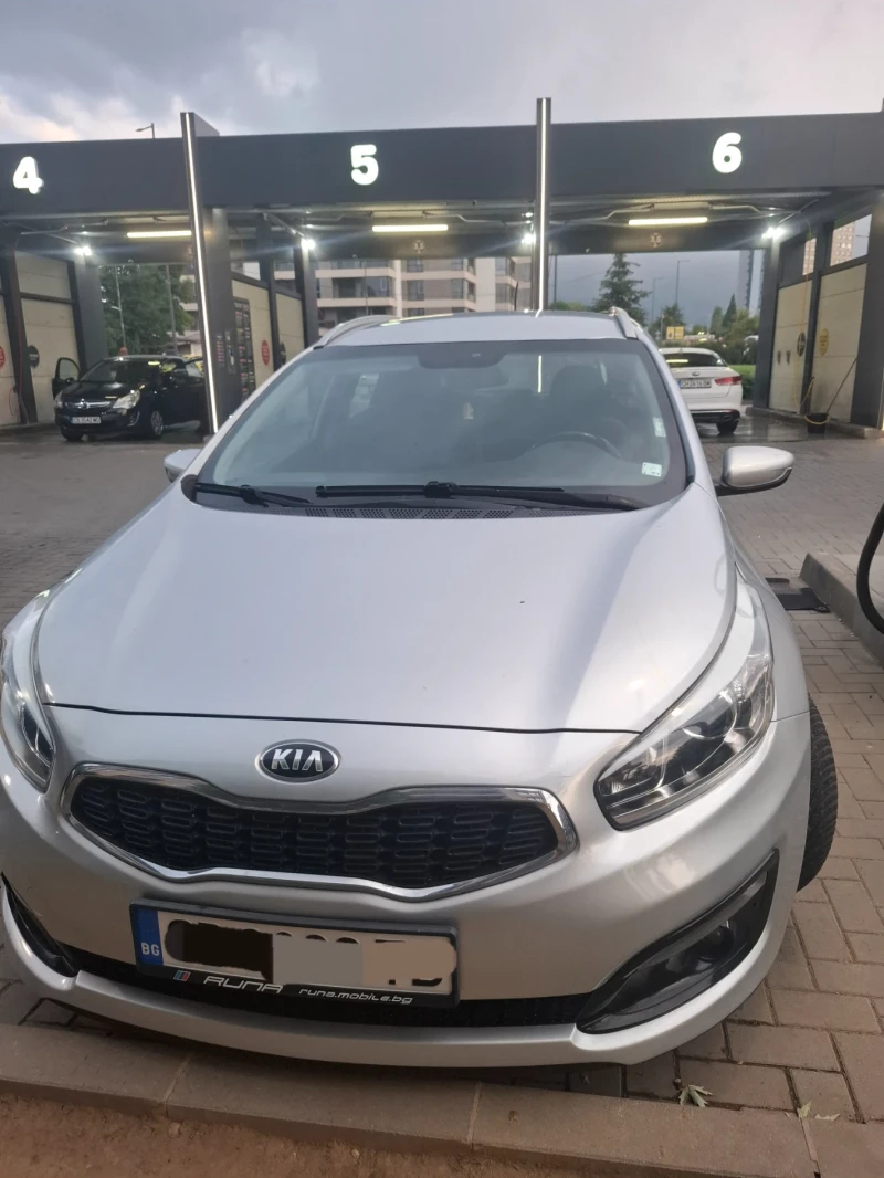 Kia Ceed SW, снимка 9 - Автомобили и джипове - 52517604
