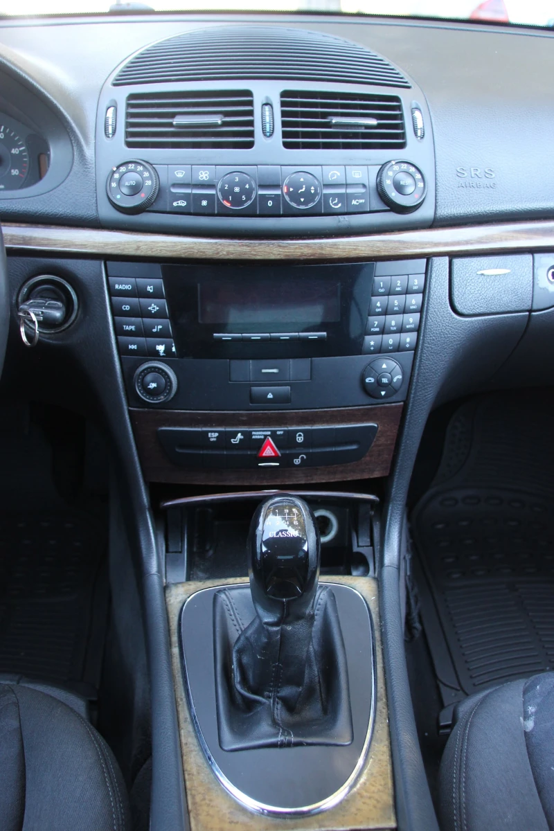 Mercedes-Benz E 220 CDI  С РЕГИСТРАЦИЯ   , снимка 11 - Автомобили и джипове - 51930517