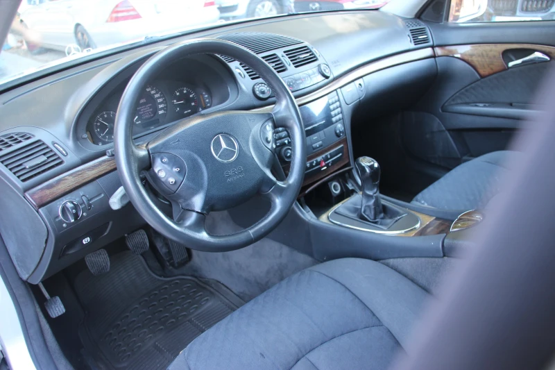 Mercedes-Benz E 220 CDI  С РЕГИСТРАЦИЯ   , снимка 9 - Автомобили и джипове - 51930517