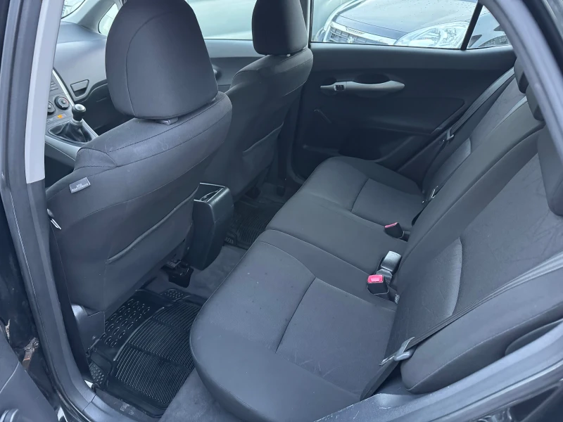 Toyota Auris 1.4 D4D SPORT LINE 90 к.с , снимка 11 - Автомобили и джипове - 52830000