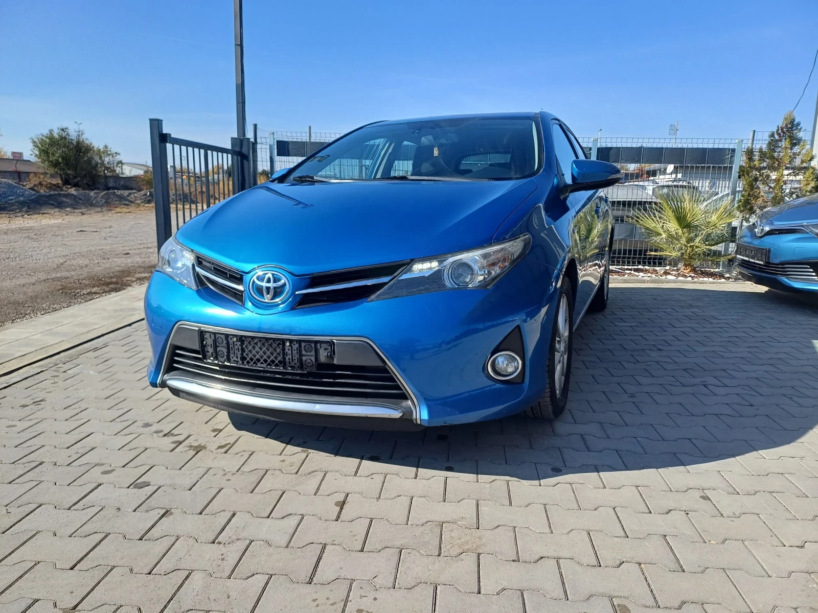 Toyota Auris 1.8Hybrid  - изображение 2