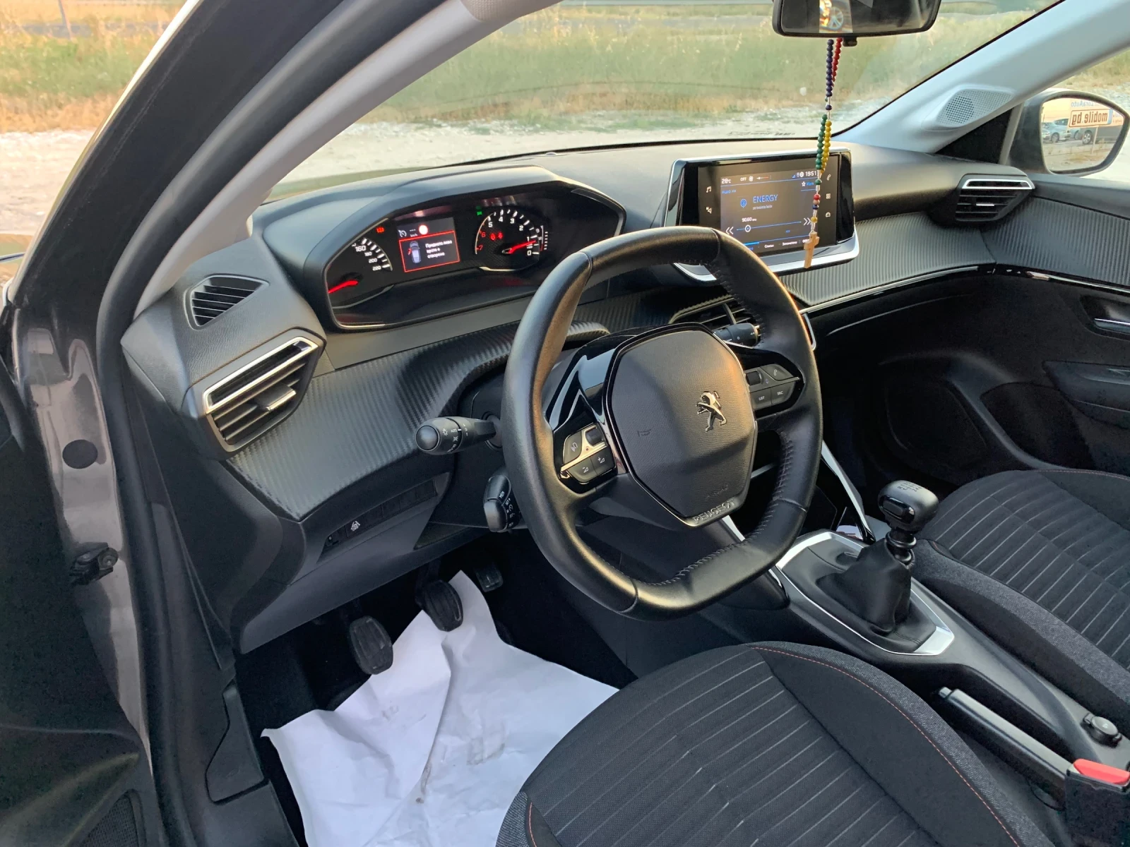 Peugeot 208 1.2benzin - изображение 8