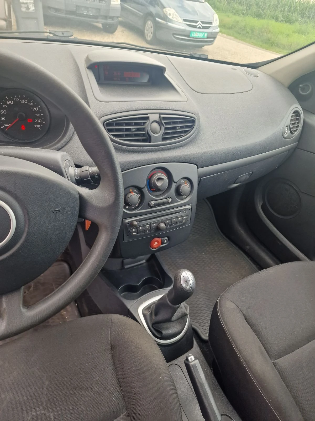 Renault Clio 1.5 TDCi - изображение 8