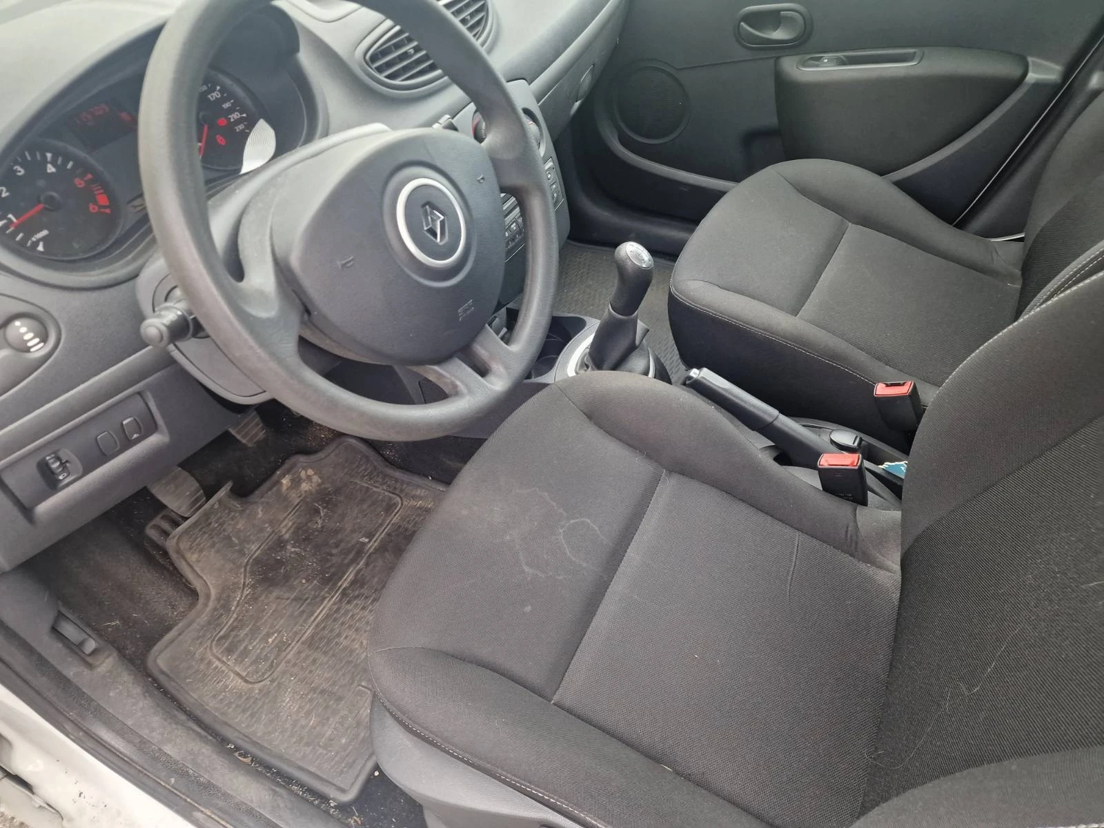 Renault Clio 1.5 TDCi - изображение 7