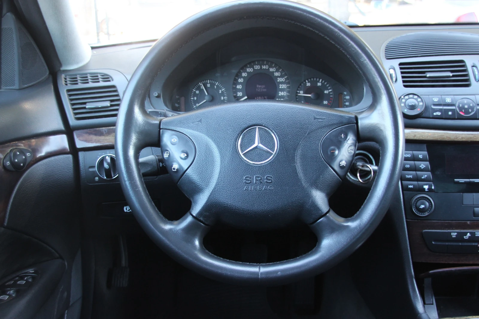 Mercedes-Benz E 220 CDI       | Mobile.bg   13