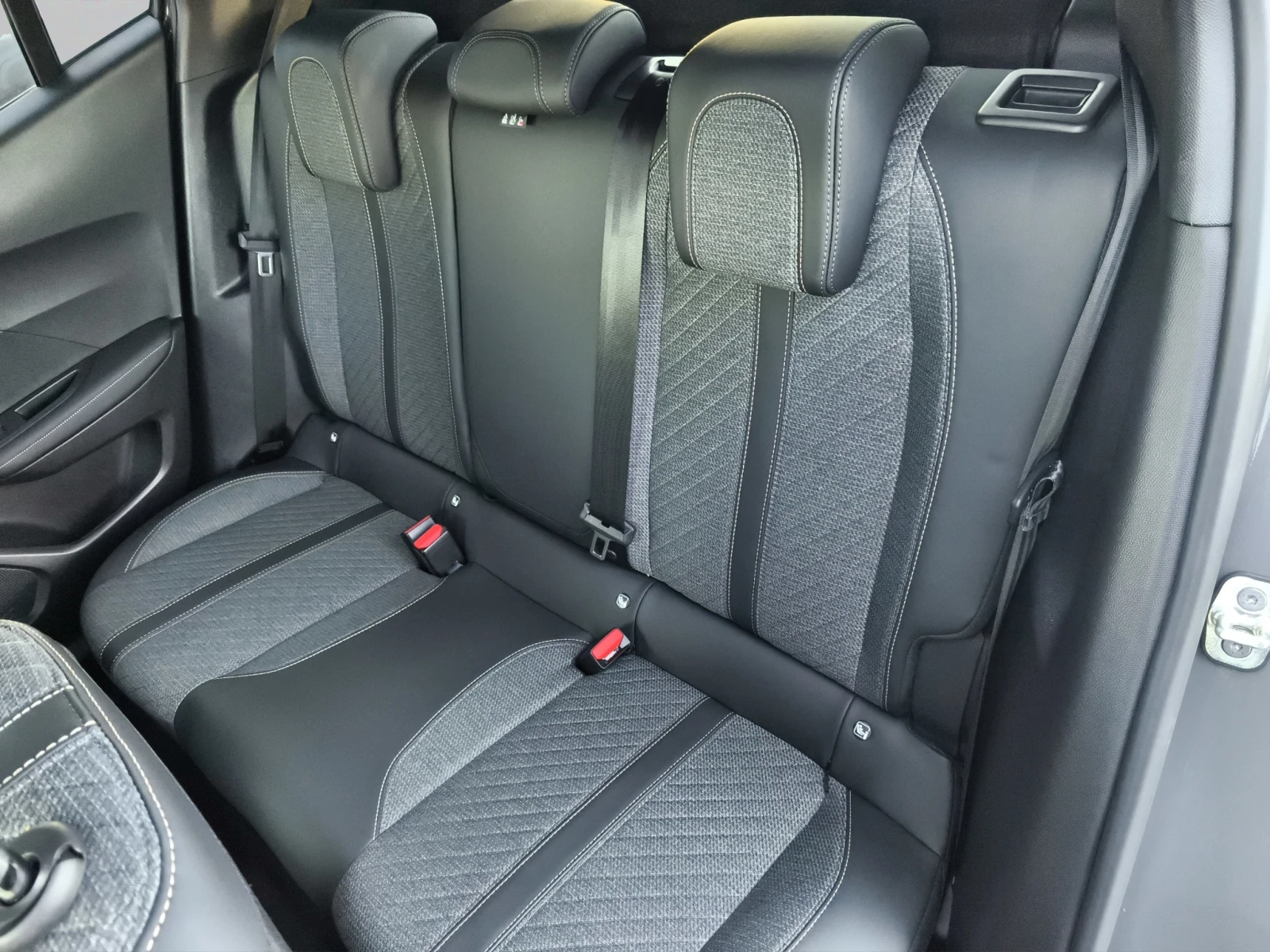 Peugeot 2008 КЛИЕНТСКИ АВТОМОБИЛ | Mobile.bg — изображение 12