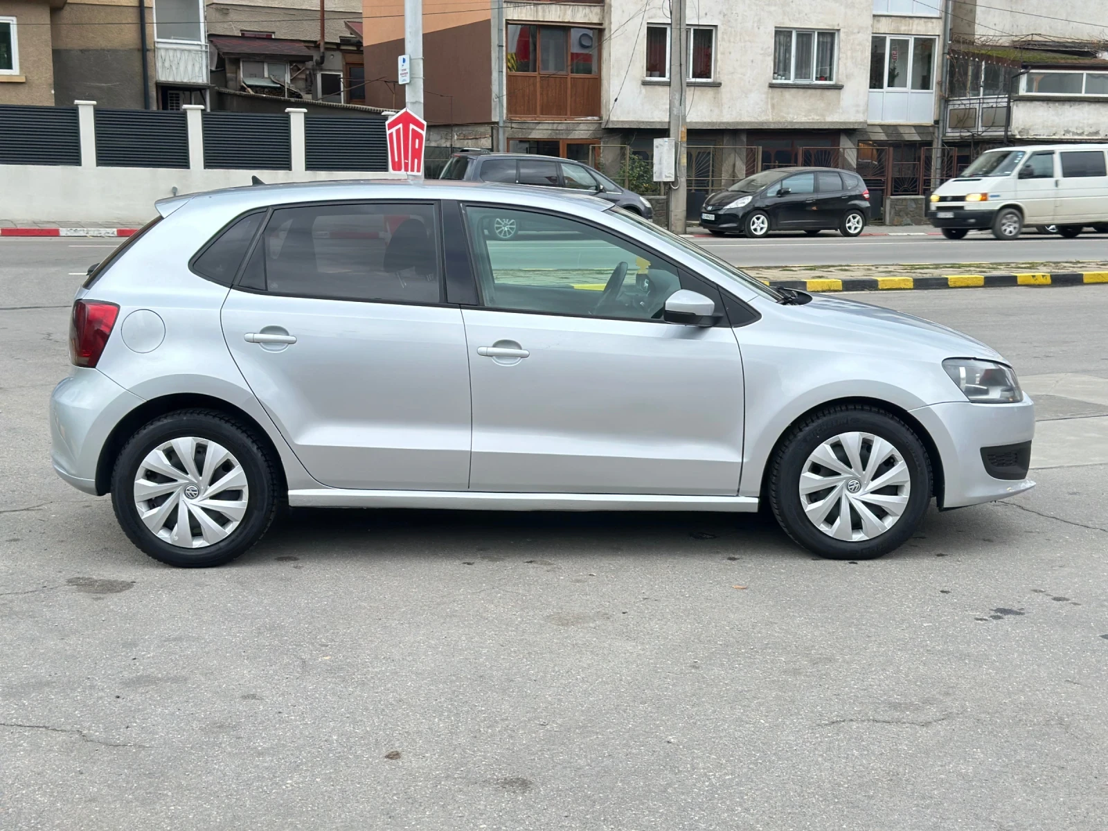 VW Polo 1.6TDI Навигация* Климатик - изображение 9