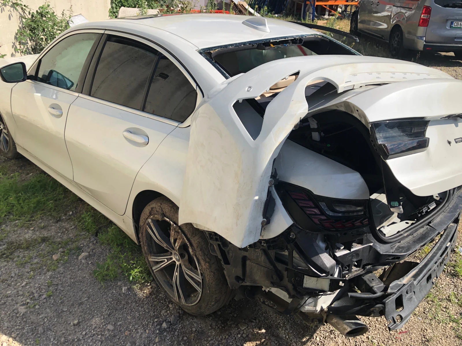 BMW 330 SDrive, снимка 13 - Автомобили и джипове - 55947159