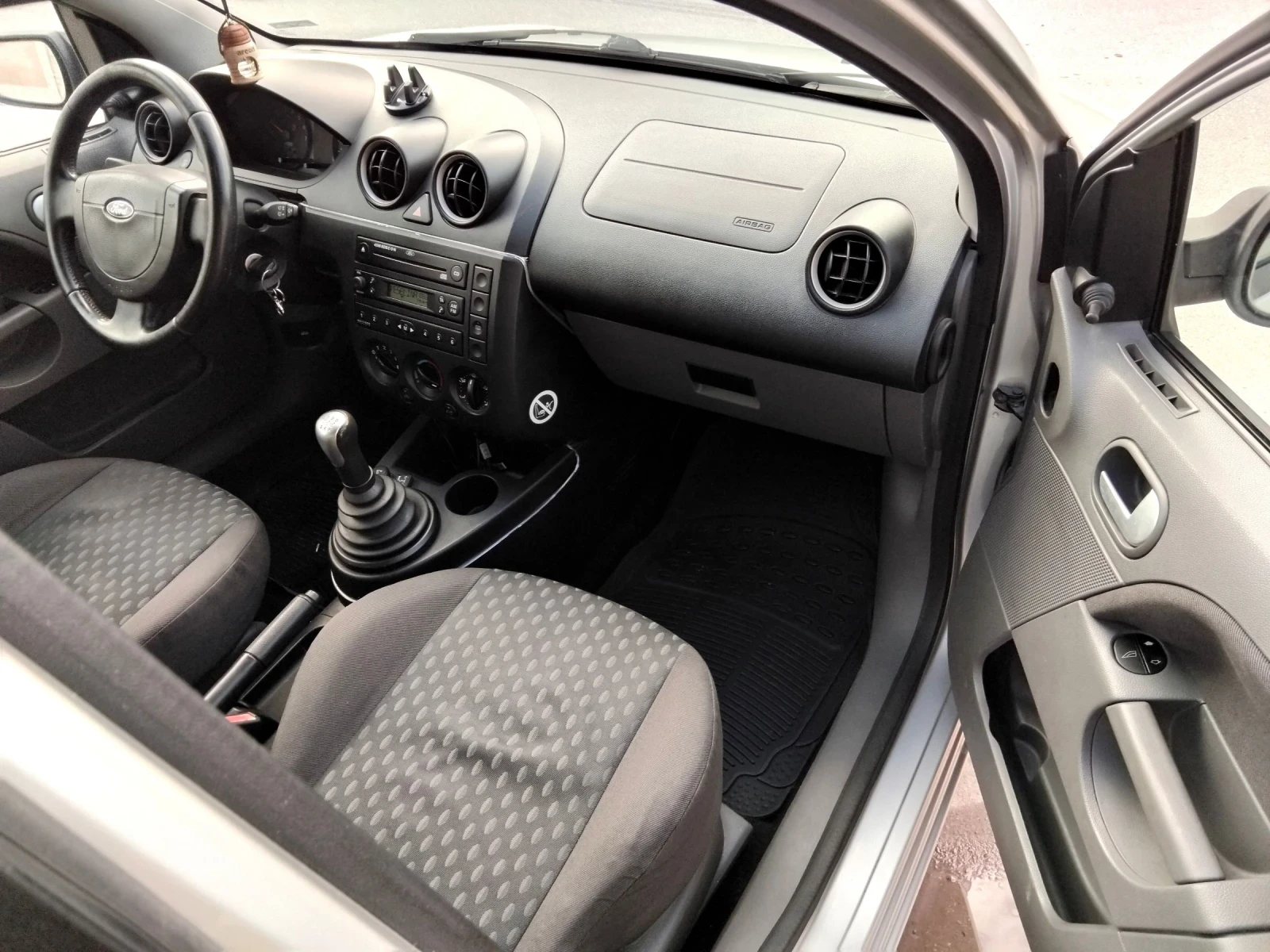 Ford Fiesta 1.4i.80k + КЛИМА. ГАЗОВ ИНЖЕКЦИОН , снимка 16 - Автомобили и джипове - 53710897