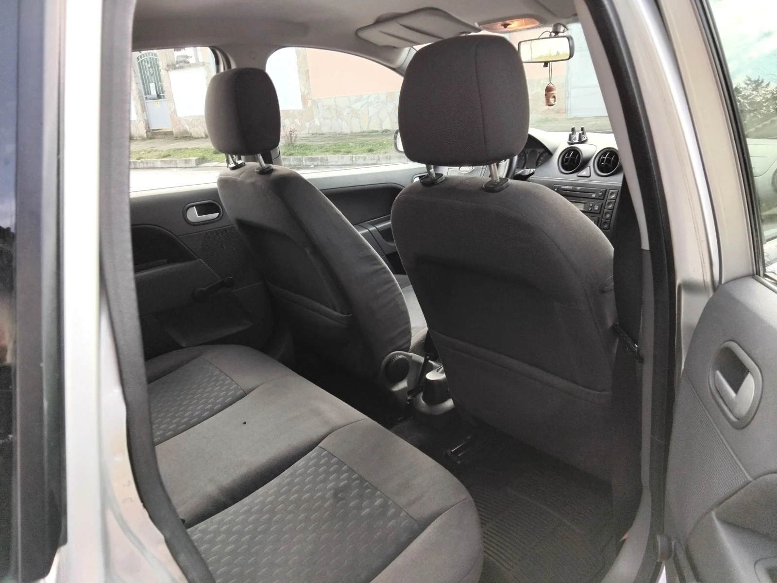 Ford Fiesta 1.4i.80k + КЛИМА. ГАЗОВ ИНЖЕКЦИОН , снимка 14 - Автомобили и джипове - 53710897