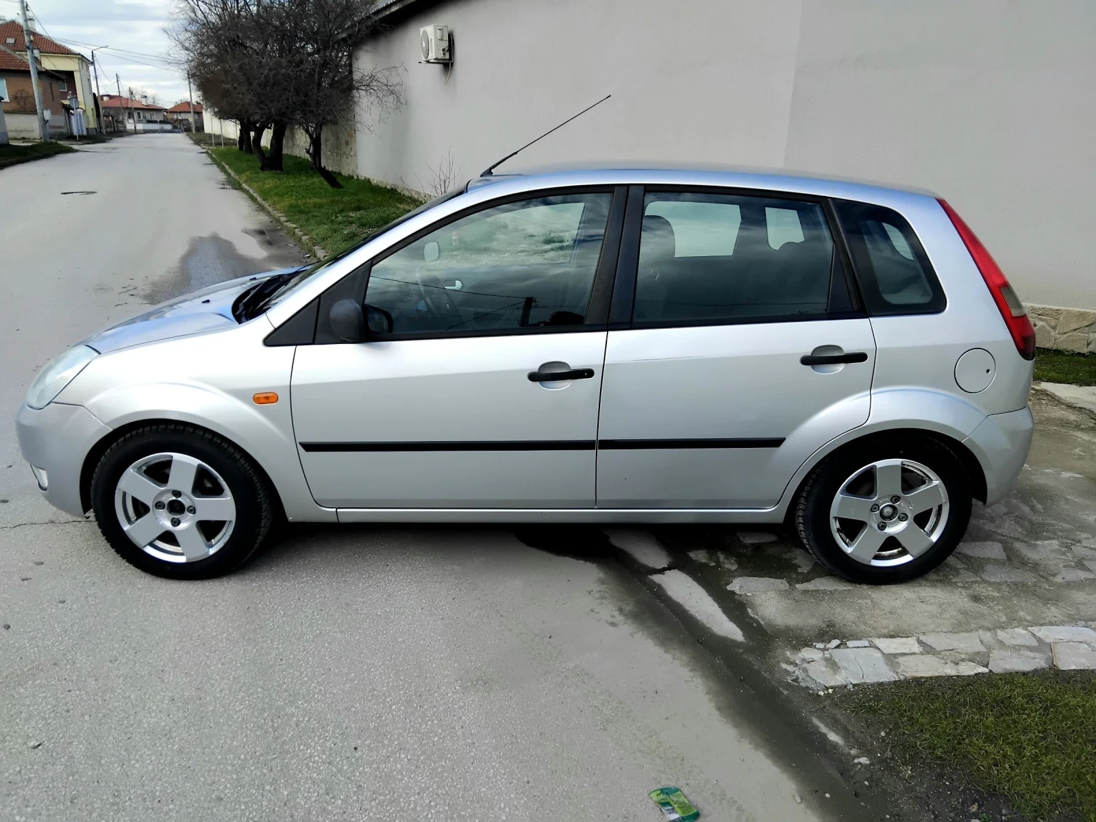 Ford Fiesta 1.4i.80k + КЛИМА. ГАЗОВ ИНЖЕКЦИОН , снимка 9 - Автомобили и джипове - 53710897