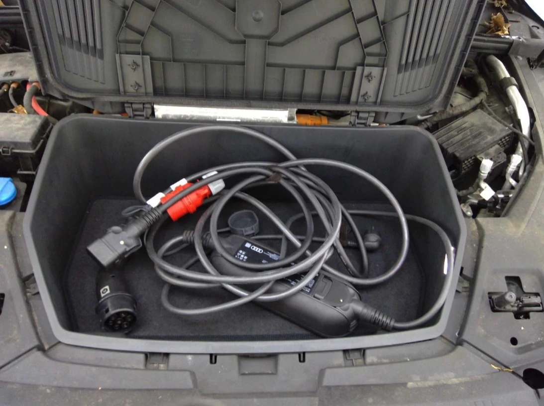 Audi E-Tron Sportback 55 S Edition, снимка 10 - Автомобили и джипове - 53874360