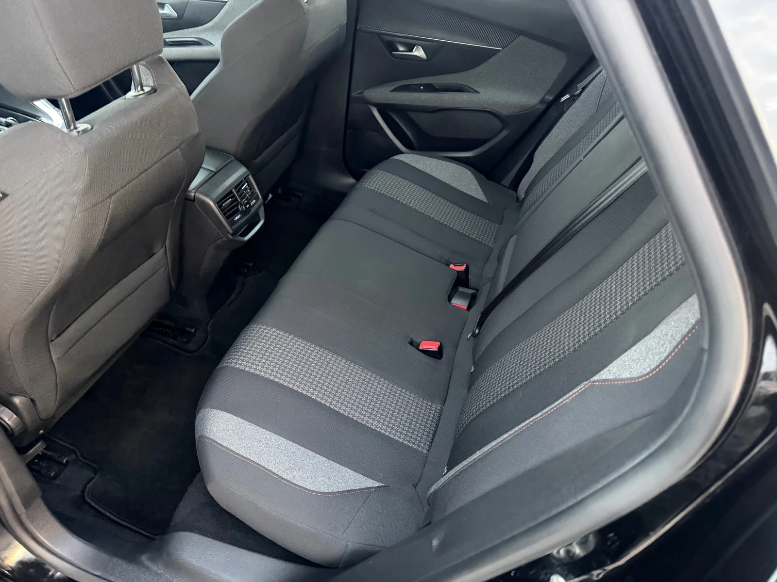 Peugeot 3008 / АВТОМАТИК / ЕВРО6 / 360 КАМЕРА / WAZE / YOUTUBE, снимка 13 - Автомобили и джипове - 53990615