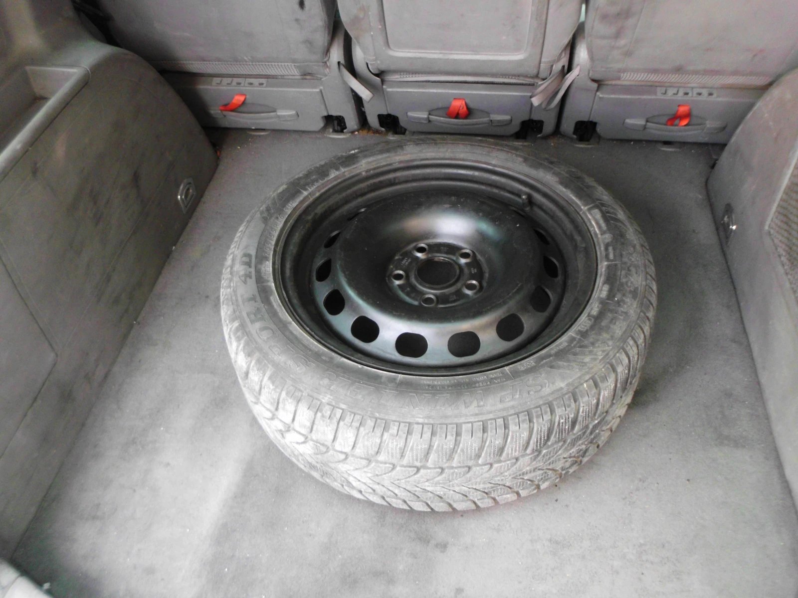 VW Touran 4 цилиндра, снимка 5 - Автомобили и джипове - 54009002