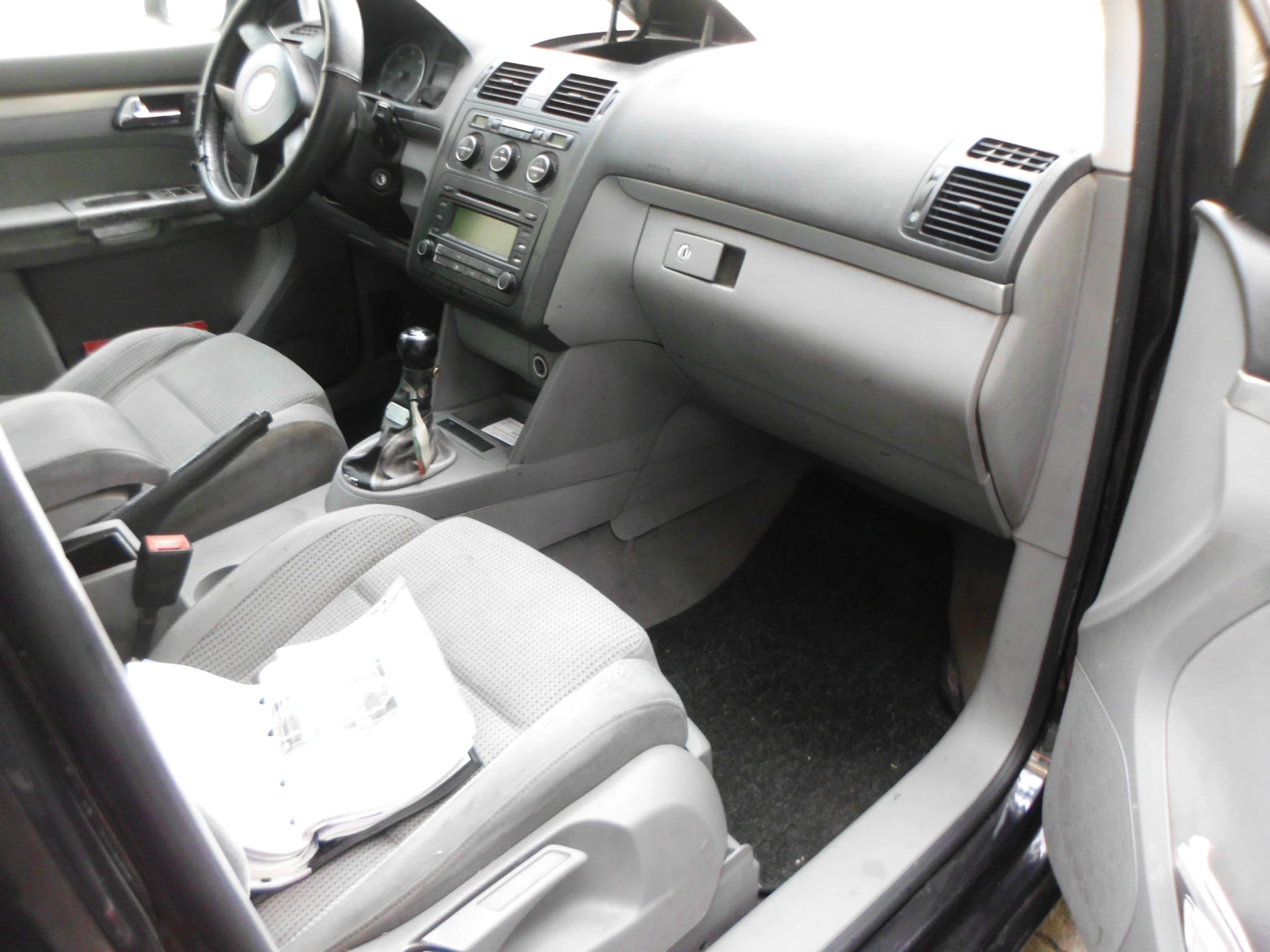 VW Touran 4 цилиндра, снимка 7 - Автомобили и джипове - 54009002