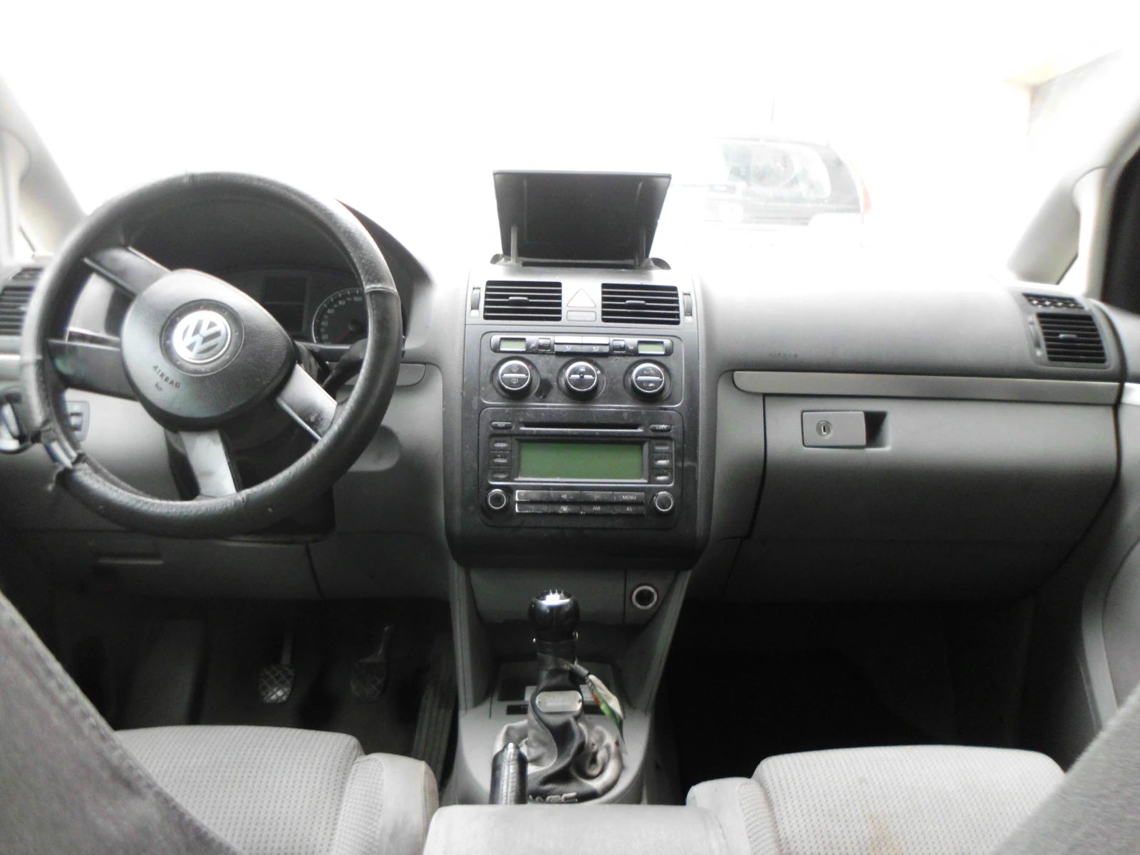 VW Touran 4 цилиндра, снимка 12 - Автомобили и джипове - 54009002