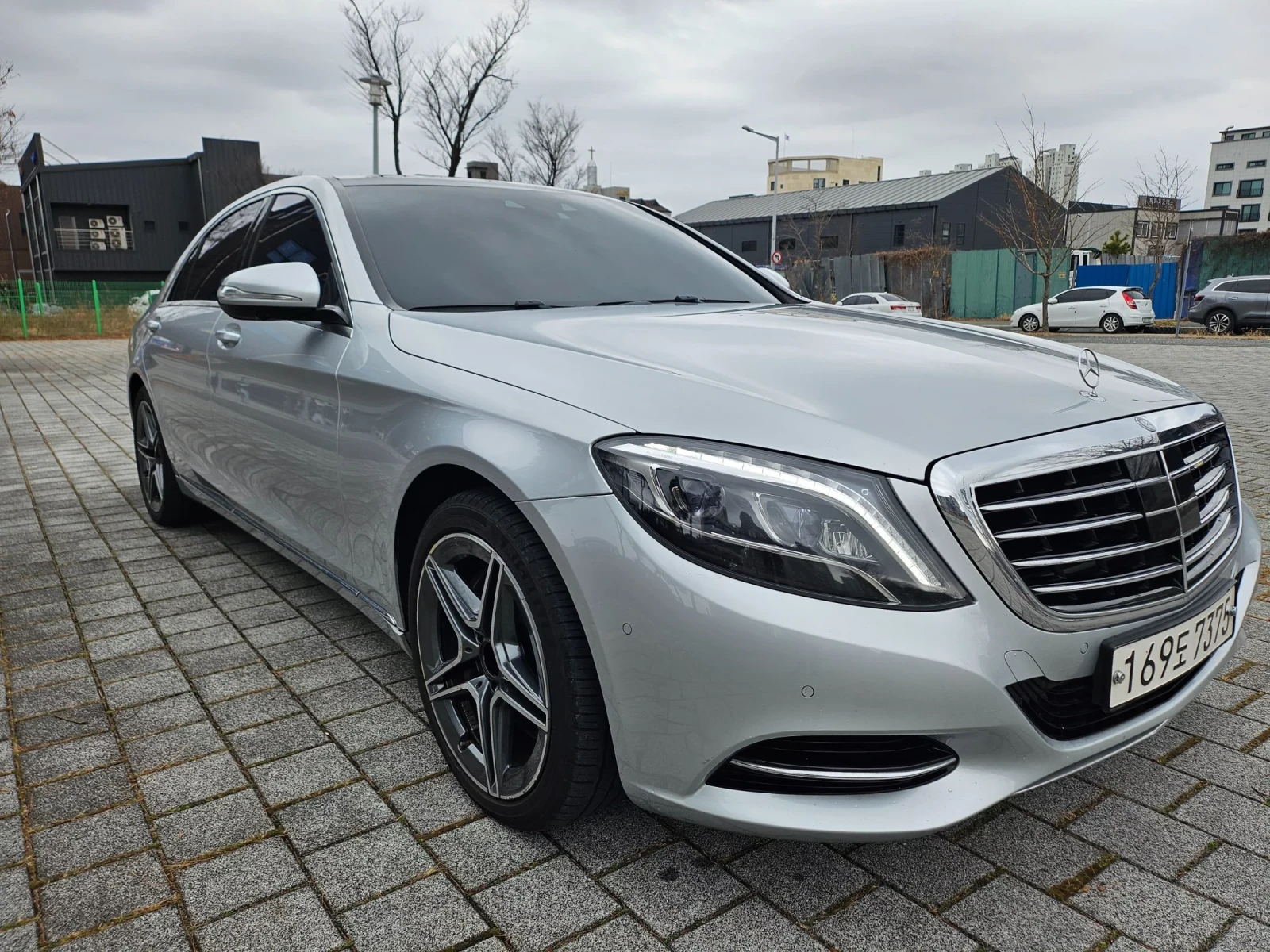Mercedes-Benz S 550 L / DISTRONIC / BANG&OLUFESEN / TV / МАСАЖ / ОБДУХ, снимка 3 - Автомобили и джипове - 54009223