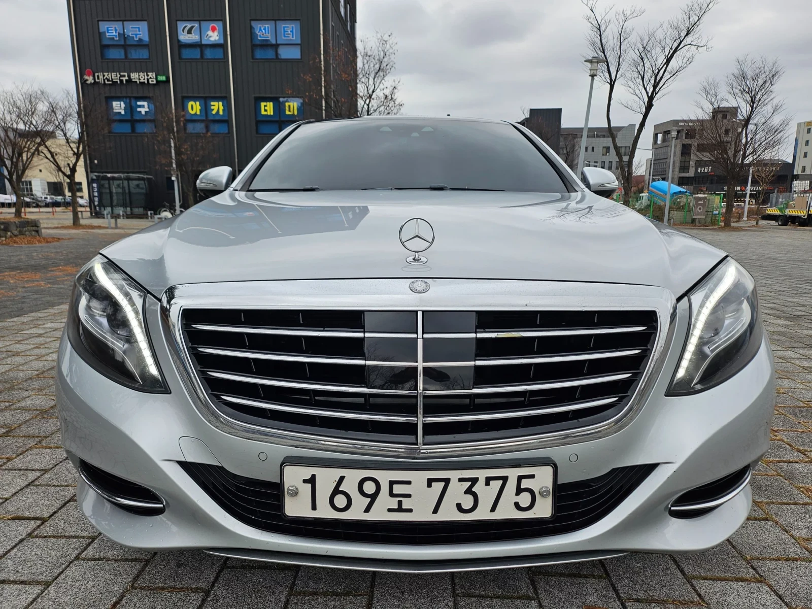 Mercedes-Benz S 550 L / DISTRONIC / BANG&OLUFESEN / TV / МАСАЖ / ОБДУХ, снимка 2 - Автомобили и джипове - 54009223