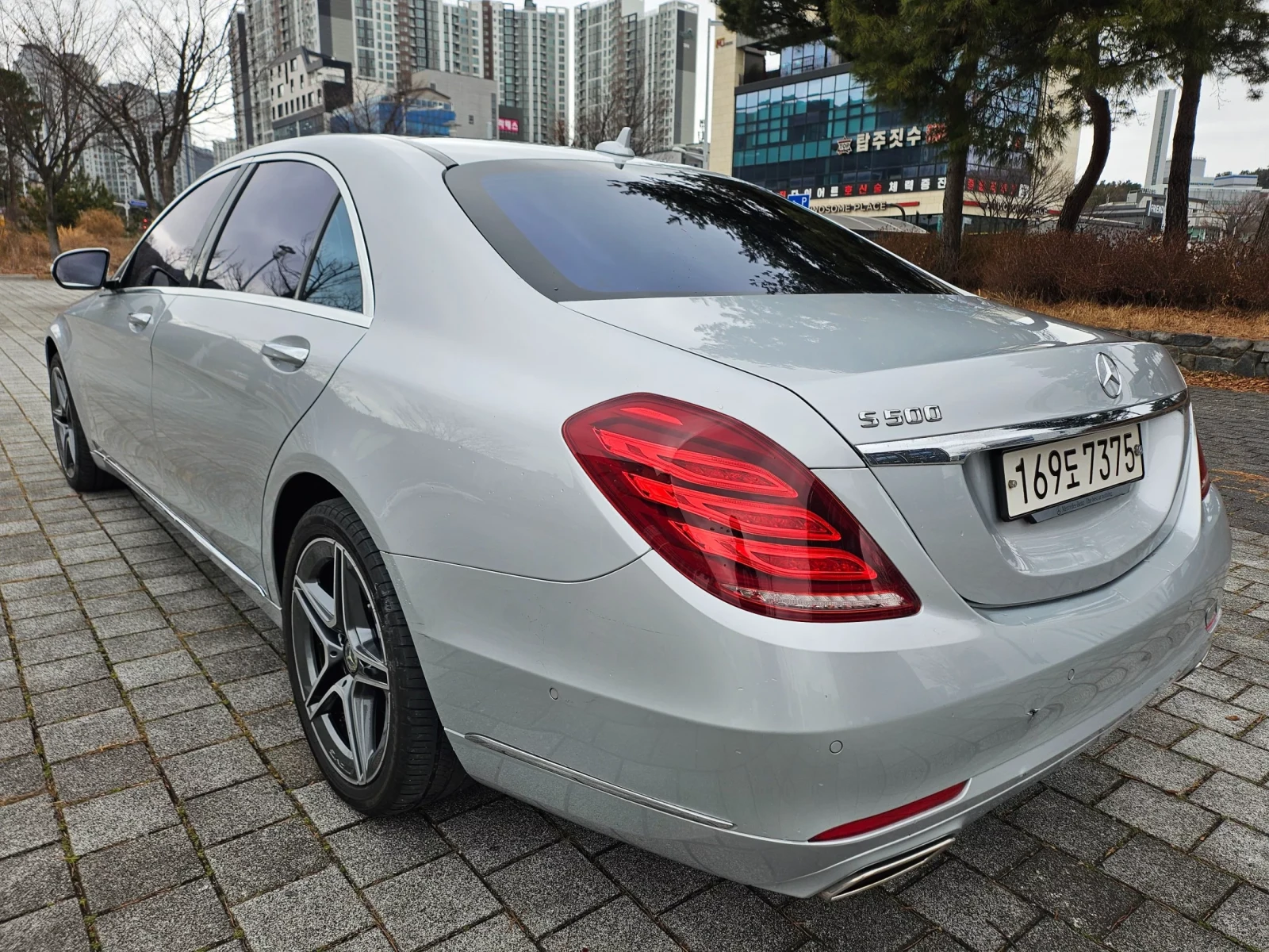 Mercedes-Benz S 550 L / DISTRONIC / BANG&OLUFESEN / TV / МАСАЖ / ОБДУХ, снимка 6 - Автомобили и джипове - 54009223