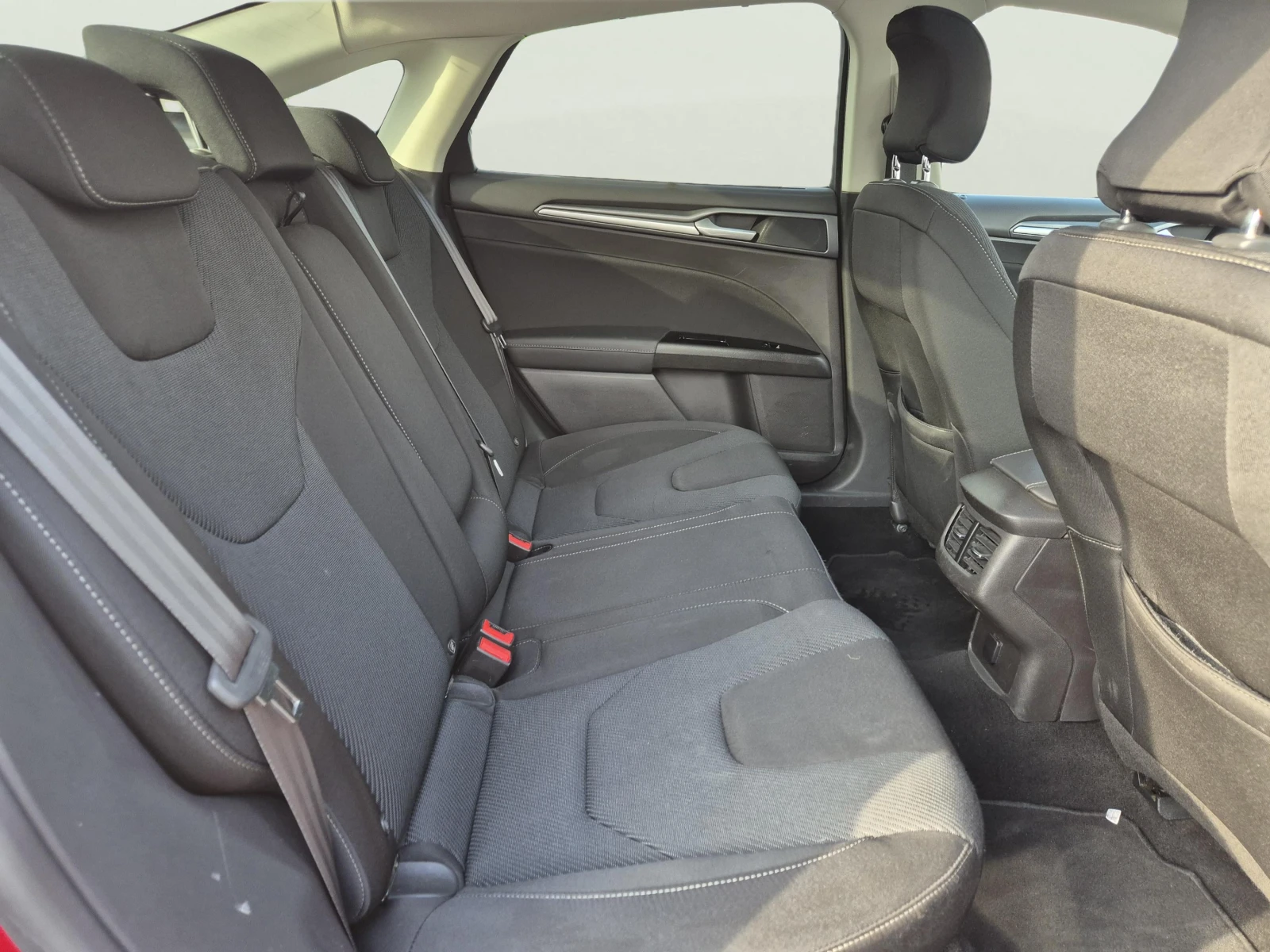 Ford Mondeo 1.5 EcoBoost, снимка 9 - Автомобили и джипове - 54541312