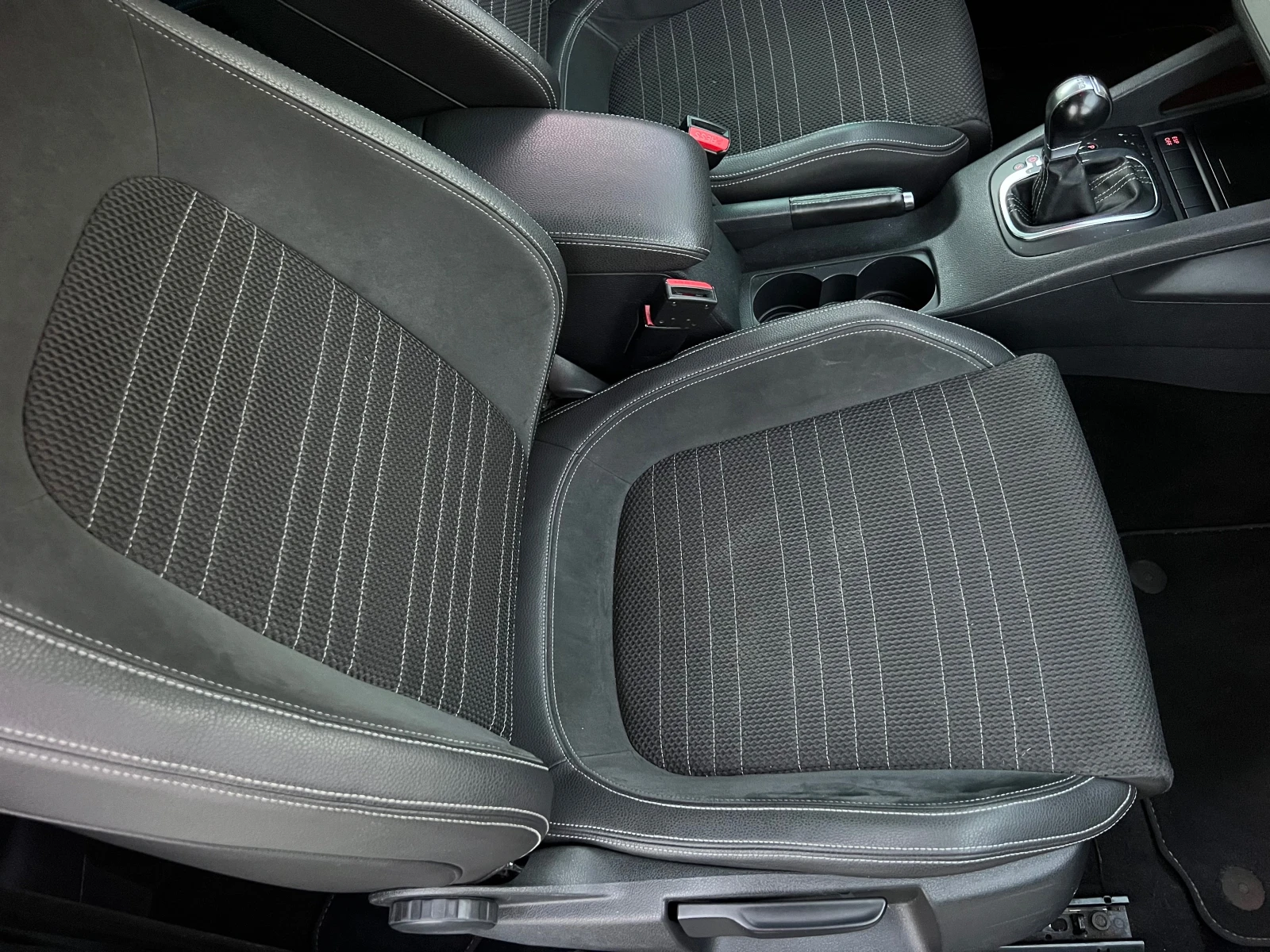 VW Scirocco 1.4TURBO R-LINE/PANORAMA/XENON/NAVI/KOJA/FULL/MAX, снимка 14 - Автомобили и джипове - 54693591