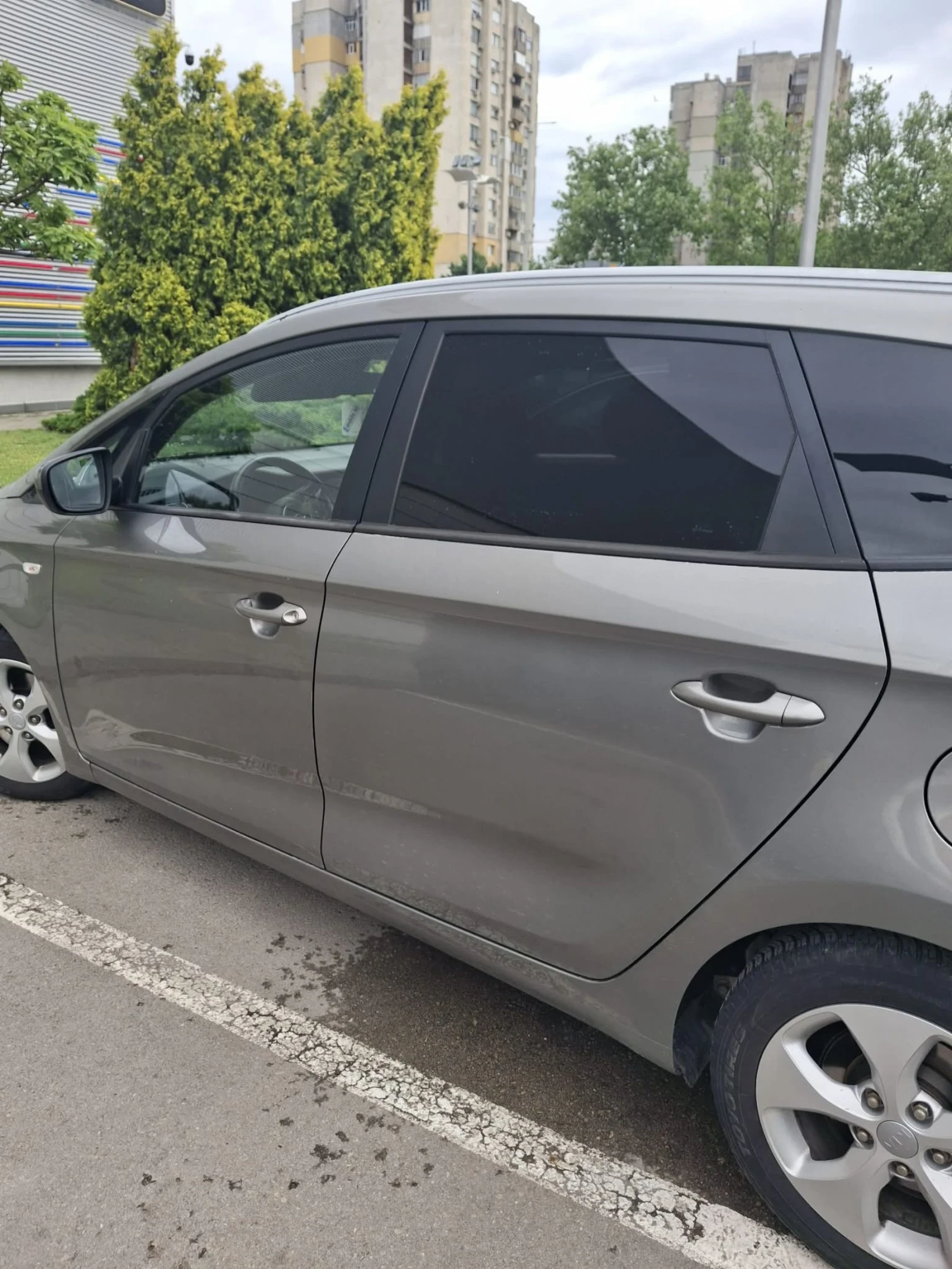 Kia Carens, снимка 4 - Автомобили и джипове - 54715005