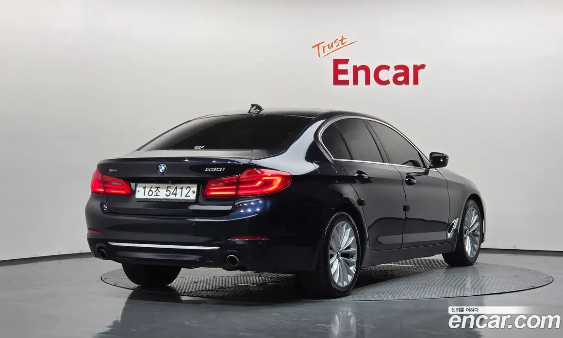 BMW 530 LUXURY PLUS| AMBIENT| HUD| ШИБИДАХ| B48, снимка 3 - Автомобили и джипове - 55135040