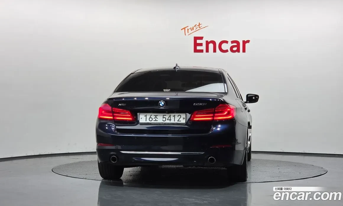 BMW 530 LUXURY PLUS| AMBIENT| HUD| ШИБИДАХ| B48, снимка 4 - Автомобили и джипове - 55135040