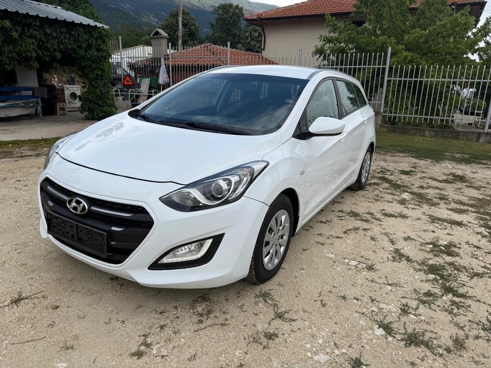 Hyundai I30 1.6 CRDI, снимка 5 - Автомобили и джипове - 55405149