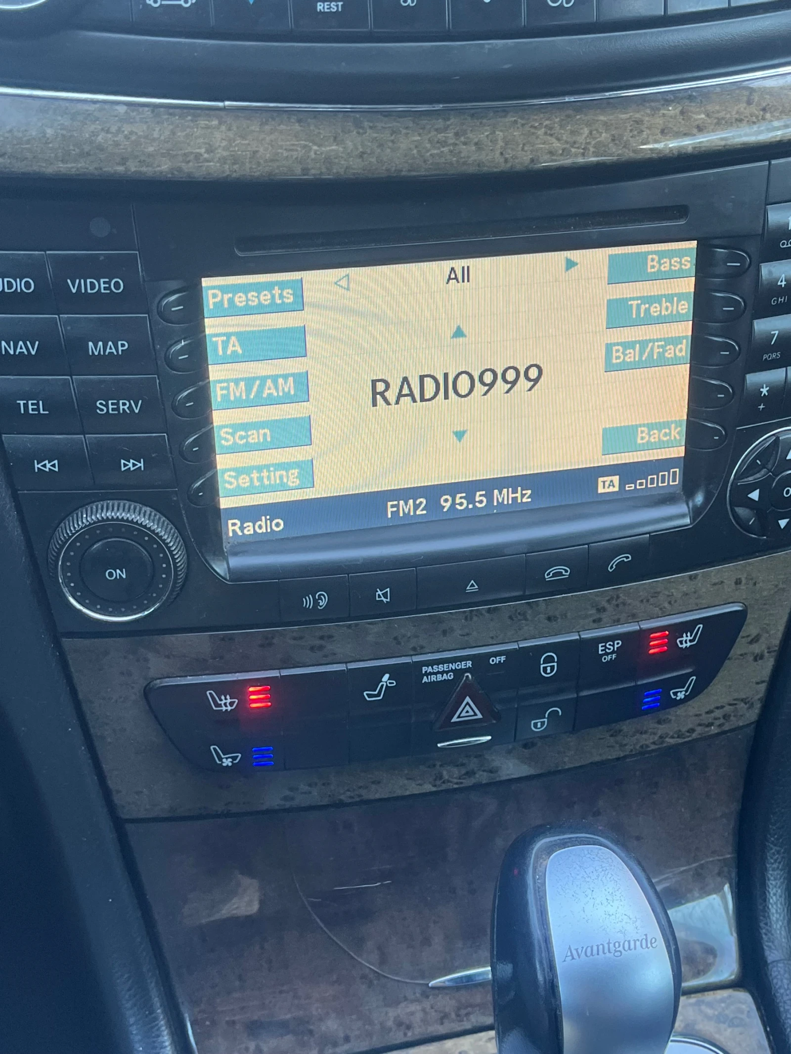 Mercedes-Benz E 320, снимка 8 - Автомобили и джипове - 55563994
