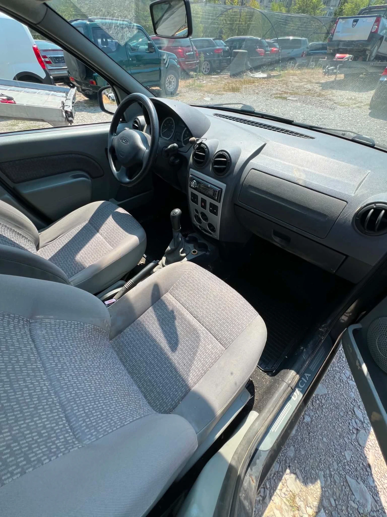 Dacia Logan 1.6 MPI 7места, снимка 6 - Автомобили и джипове - 55681413