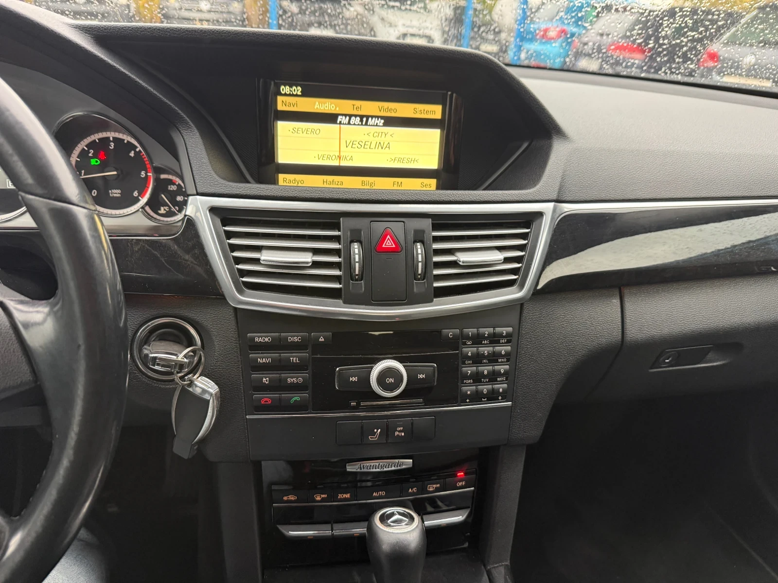 Mercedes-Benz E 220 2.2CDI, снимка 9 - Автомобили и джипове - 56651255