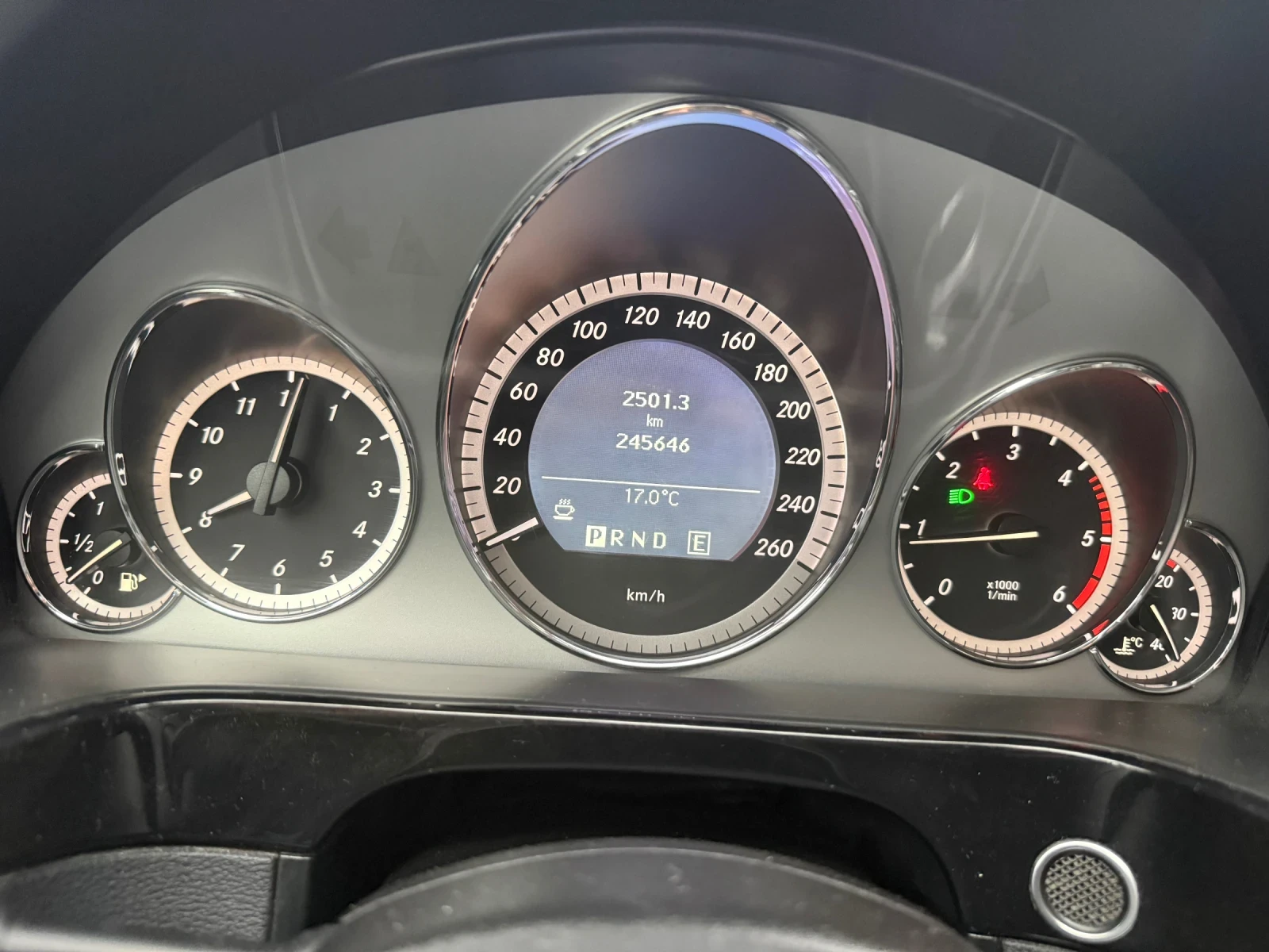 Mercedes-Benz E 220 2.2CDI, снимка 12 - Автомобили и джипове - 56651255