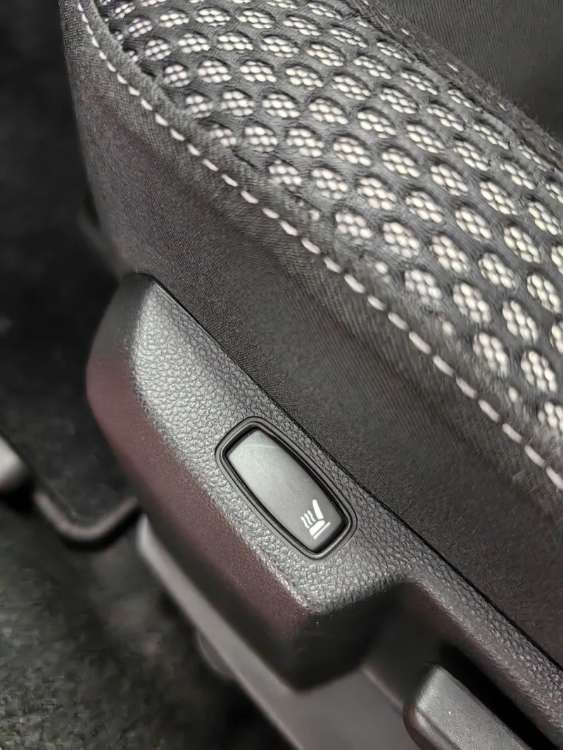 Dacia Duster 1.3TCE* БЕНЗИН* НАВИ* КАМЕРА* FULL EXTRAS* , снимка 7 - Автомобили и джипове - 52368763