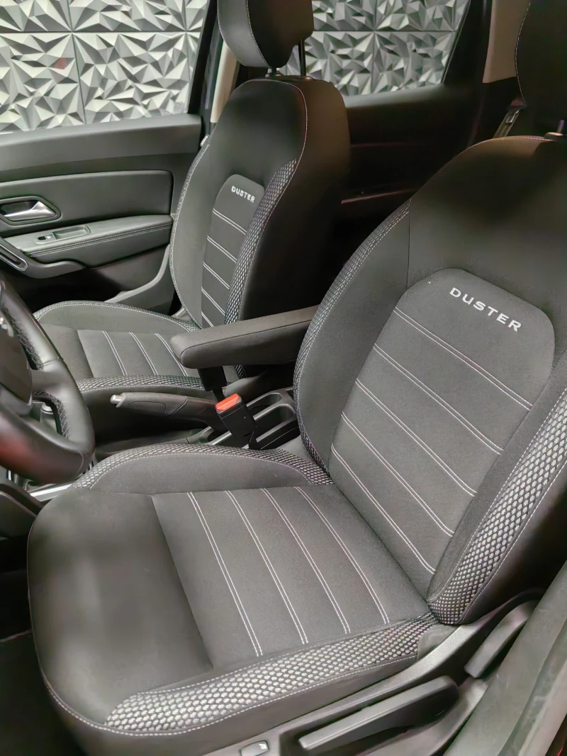 Dacia Duster 1.3TCE* БЕНЗИН* НАВИ* КАМЕРА* FULL EXTRAS* , снимка 9 - Автомобили и джипове - 52368763