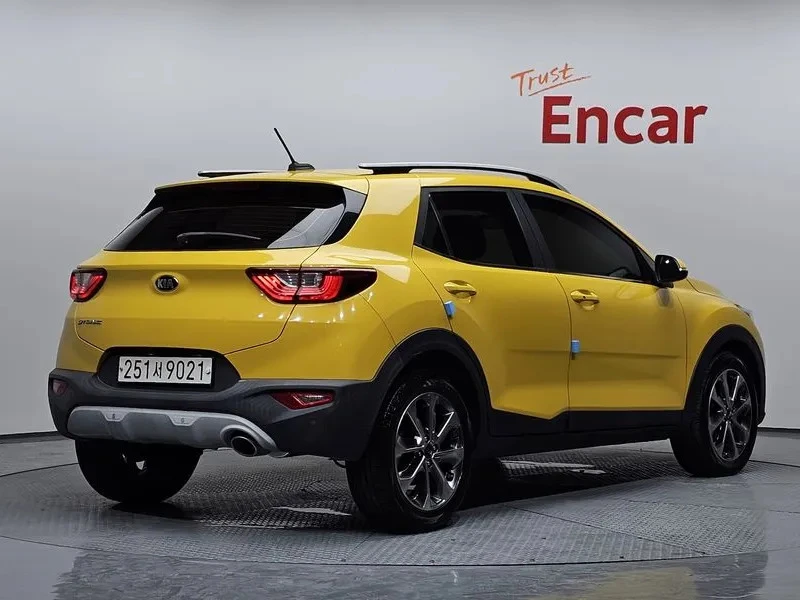 Kia Stonic 1.6 66K KM, снимка 2 - Автомобили и джипове - 55445772
