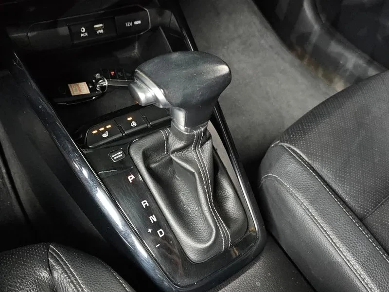 Kia Stonic 1.6 66K KM, снимка 9 - Автомобили и джипове - 55445772