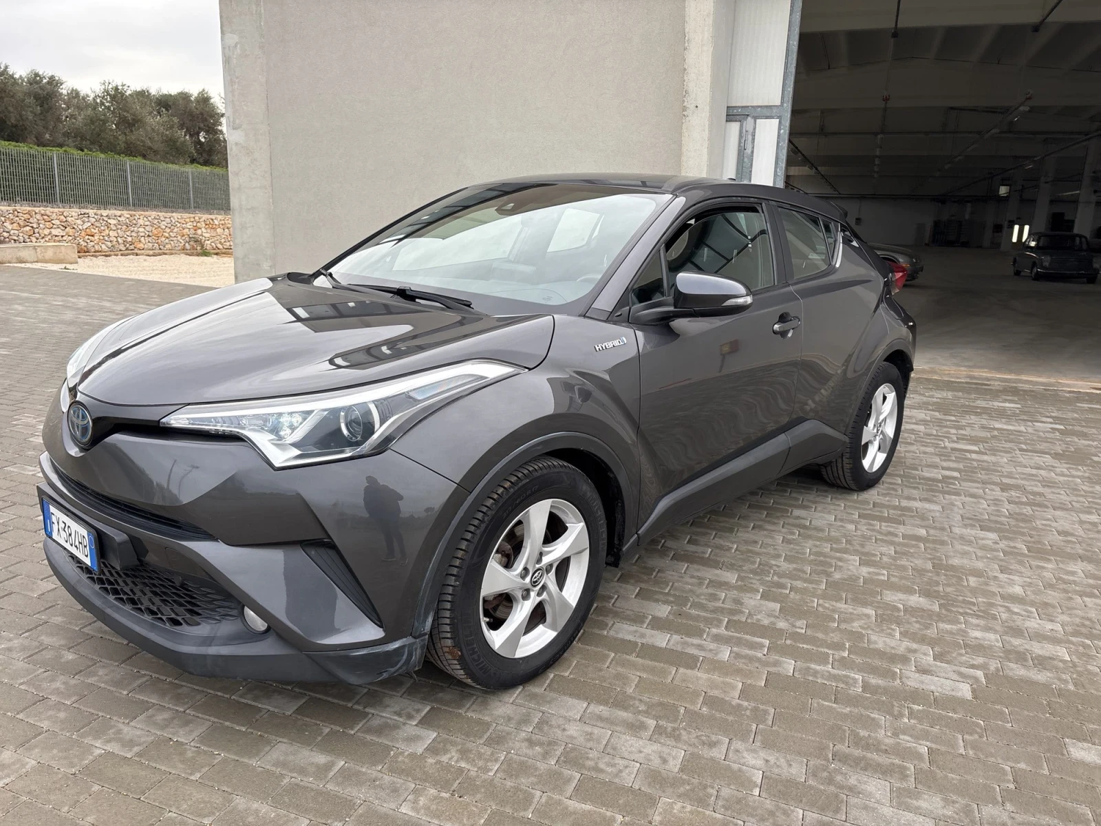 Toyota C-HR 1.8/Keyless/Подгрев/Navi/32300km/Цена до България - изображение 2