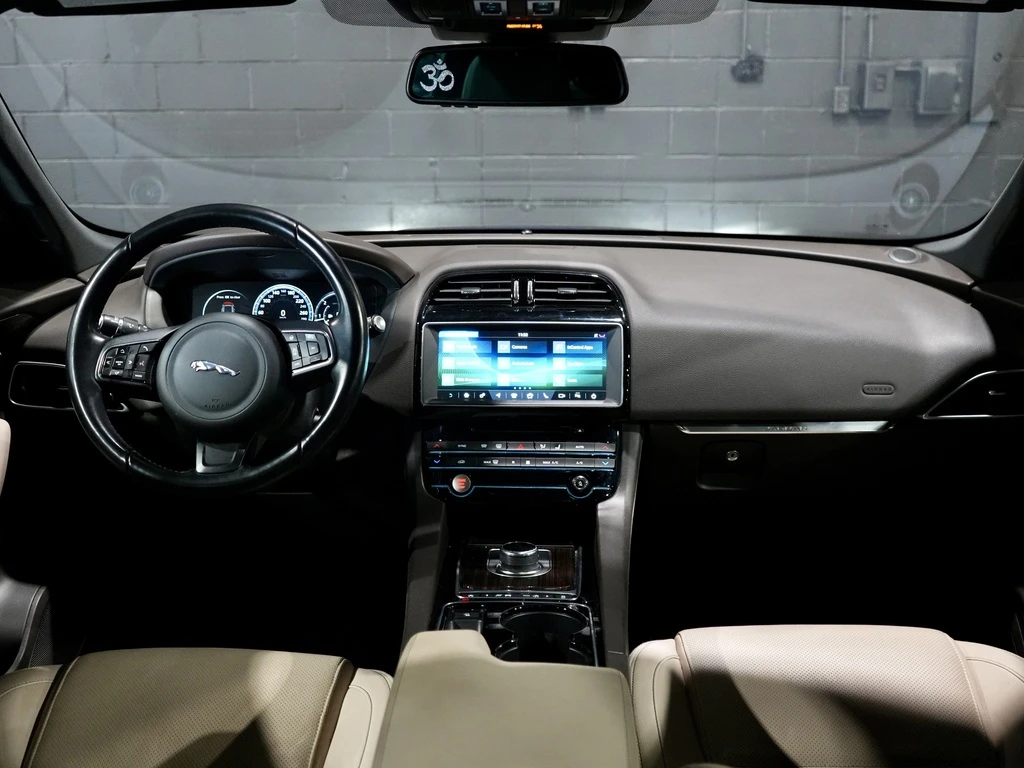 Jaguar F-PACE * CARFAX *    | Mobile.bg   7