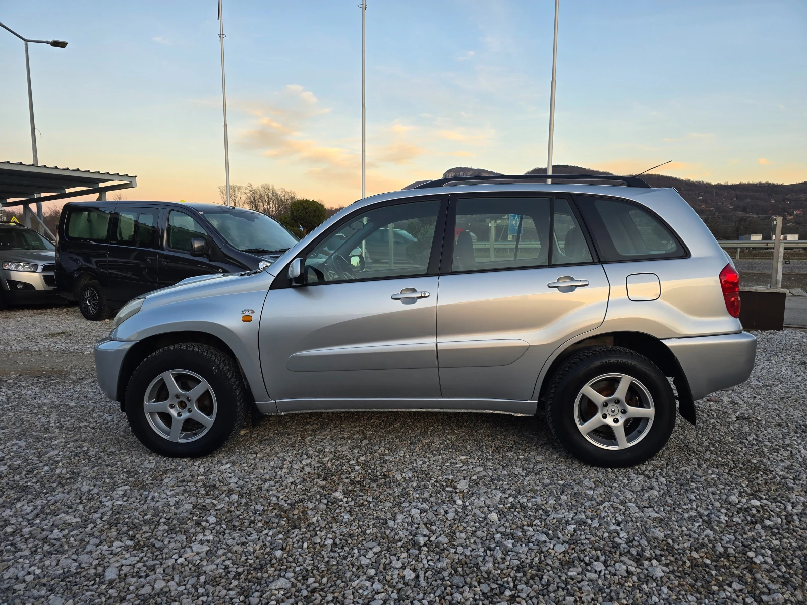 Toyota Rav4 2, 0 D4-D КЛИМАТИК !! НОВ ВНОС !!  - изображение 2