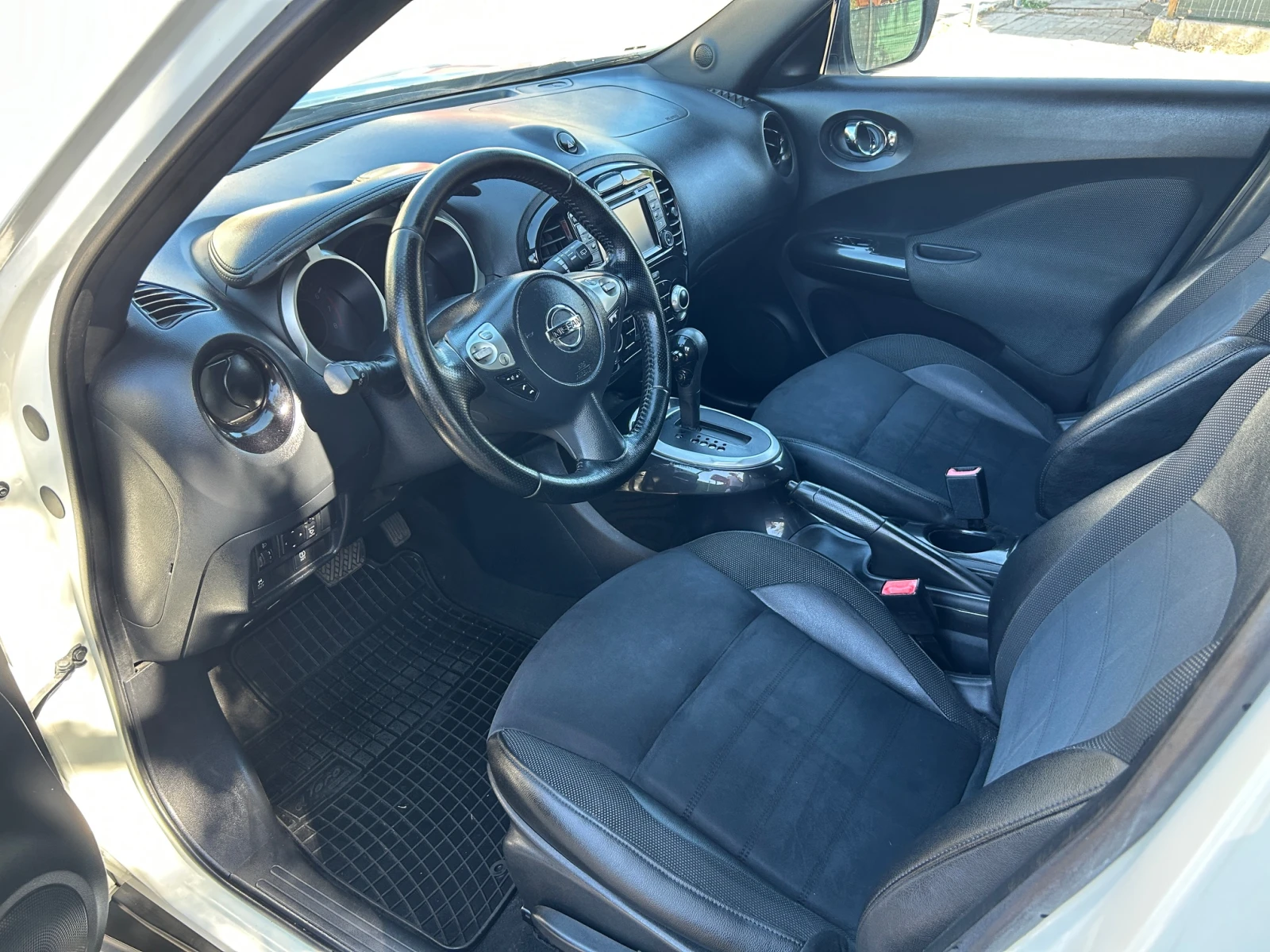 Nissan Juke 1.6i-Автоматик, снимка 9 - Автомобили и джипове - 53866572