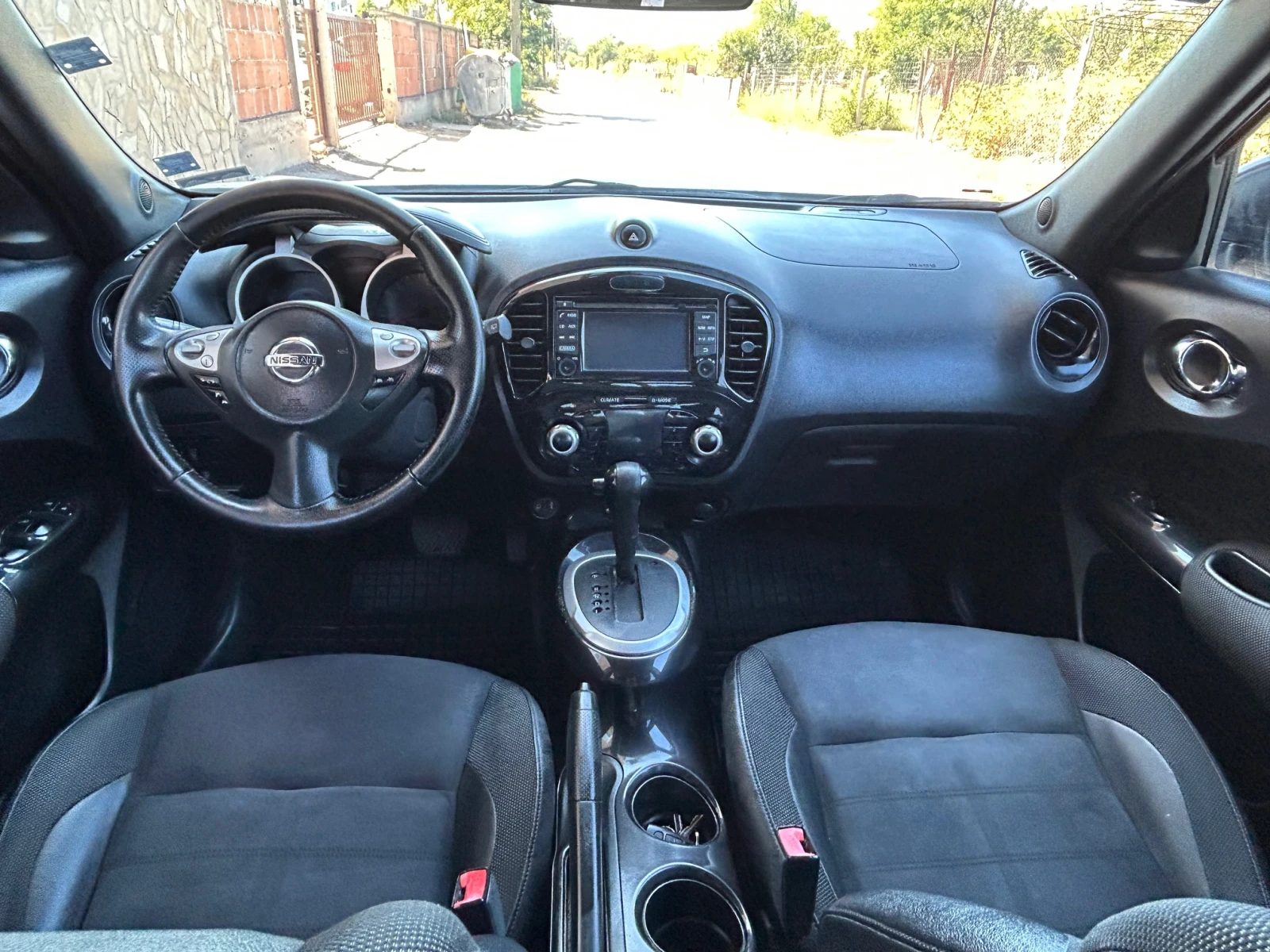 Nissan Juke 1.6i-Автоматик, снимка 13 - Автомобили и джипове - 53866572