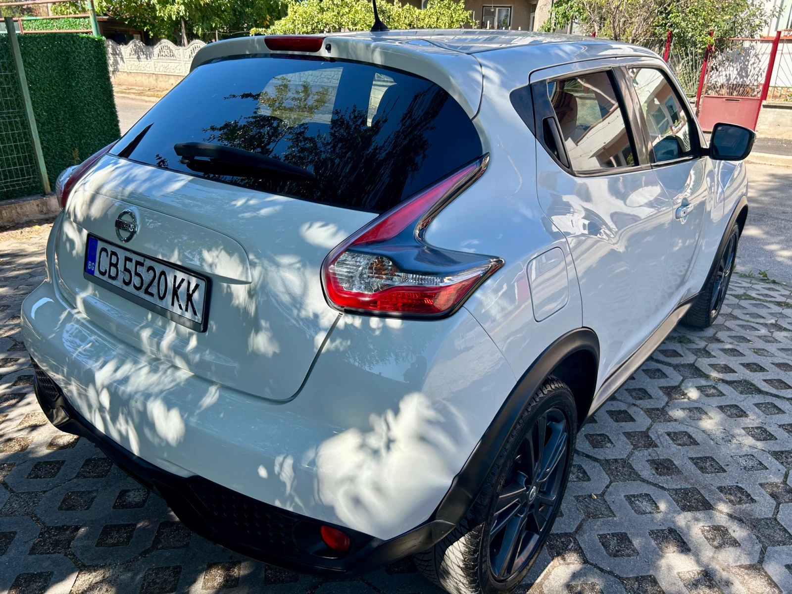 Nissan Juke 1.6i-Автоматик, снимка 4 - Автомобили и джипове - 53866572