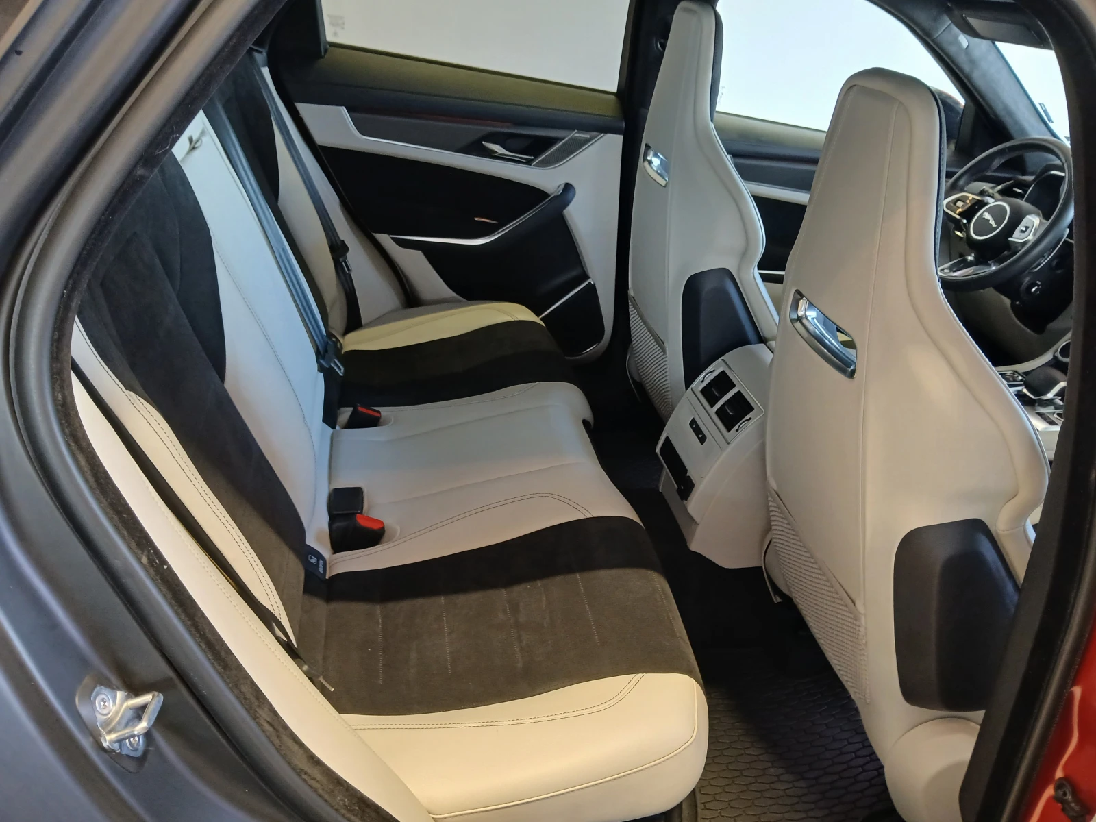 Jaguar F-PACE SVR, снимка 11 - Автомобили и джипове - 55437795