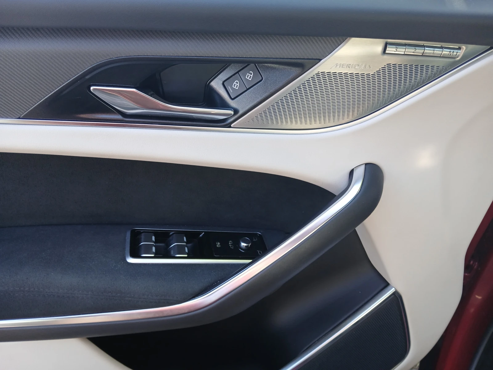 Jaguar F-PACE SVR, снимка 15 - Автомобили и джипове - 55437795
